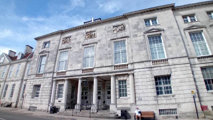 United Kingdom: Girl raped by three generations of family alleges horrific abuse and being locked in cupboard