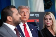 Trump aplaude "el gran trabajo" del jefe del FBI ante críticas por el caso de Charlie Kirk