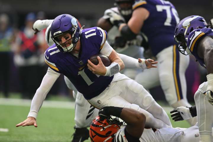 Vikings win Carson Wentz's first start, but former Bison QB wasn't star of this show