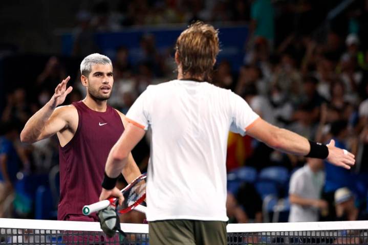 Tennis-Alcaraz powers into Japan Open semis, Rune crashes out