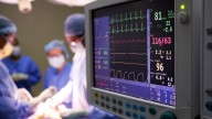 Un trabajador, indemnizado con 15.000 euros: fue despedido por faltar al trabajo cuando le dio un infarto