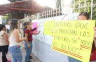 Cierran padres primaria Agustín Melgar por violencia