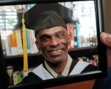 Estados Unidos deporta a hombre jamaiquino que cumplió su condena a una prisión africana