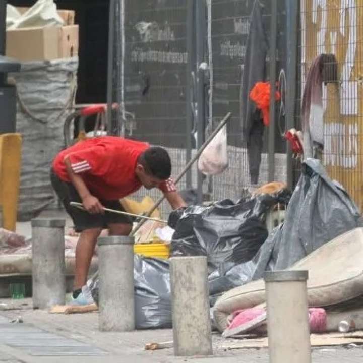 La pobreza cayó al 31,6% en el primer semestre, ante desaceleración en canasta básica y mejora de ingresos informales