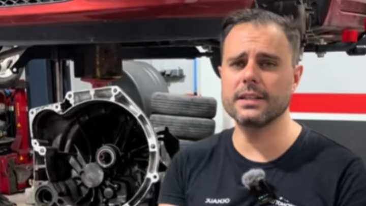 Juanjo Jiménez, mecánico: "Si notas que el embrague cada vez está más duro, llegará un momento que esto reventará"