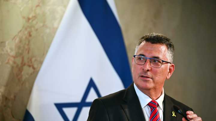 Israel reprocha que Sánchez animara a los manifestantes de la Vuelta y tacha de "vergüenza" su cancelación