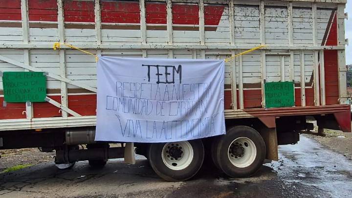 Consejo Comunal de Carapan exige autonomía en elección de concejales y bloquea carretera
