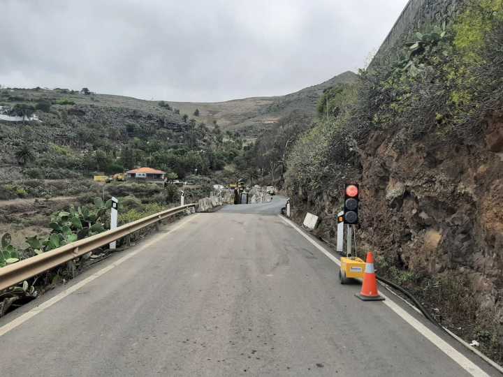 El Cabildo habilita un paso a los vecinos mientras se ejecuta la obra de la carretera de Hoya Pineda