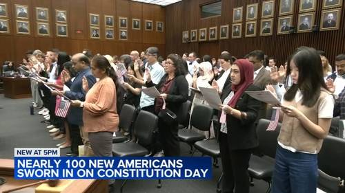 Constitution Day: Nearly 100 new US citizens sworn in at Dirksen Federal Building in downtown Chicago