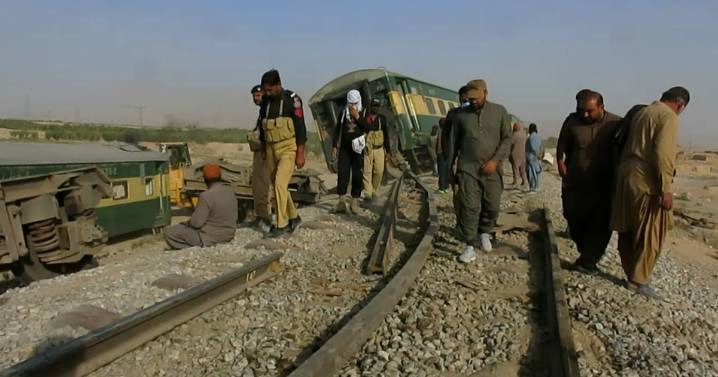 La explosión de un tren que ha dejado, al menos, seis heridos en Pakistán