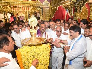 Mangaluru Dasara celebrations inaugurated at Kudroli Temple by Speaker U.T. Khader