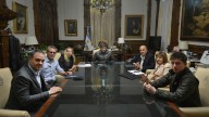 El Gobierno compartió una imagen de la ¿nueva? mesa política nacional: "Con uñas y dientes"