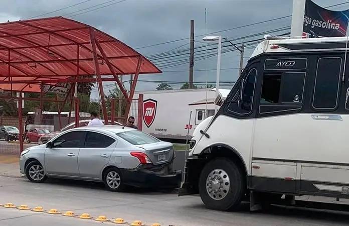 Choque por alcance deja solo daños materiales en Soledad