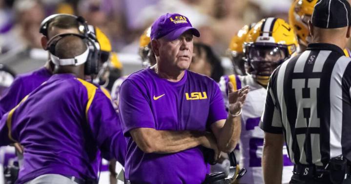 Brian Kelly explodes at questions about LSU's offensive issues after beating Florida