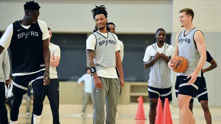 Spurs surprise central Texas students with visit after deadly flash flood