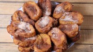 Con el pan que te sobró, hacete estas torrejas dulces para la merienda que son una delicia
