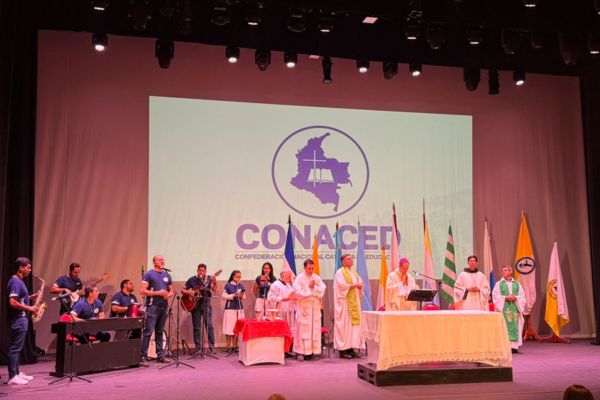 En el Teatro Cajamag, colegios católicos compartieron su legado y compromiso con Santa Marta