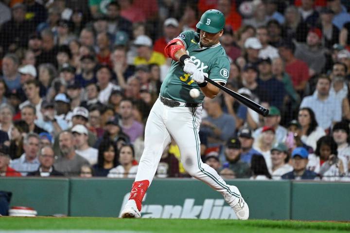 Deadspin | Red Sox walk off Tigers to clinch playoff spot