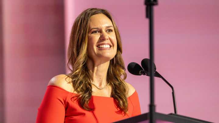 Sarah Huckabee Sanders Finally Ditches The Grandma Outfits To Flaunt Her Killer Legs