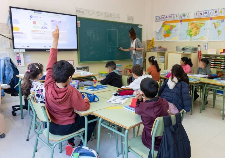 El Gobierno bajará ratios en las clases con más alumnos en desventaja