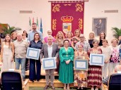 Reconocimiento al restaurante Frutos, a Aurelio Moreno, al CEI Madre Maravillas y a Valeriano Guerra en el aniversario de la autonomía de Torremolinos