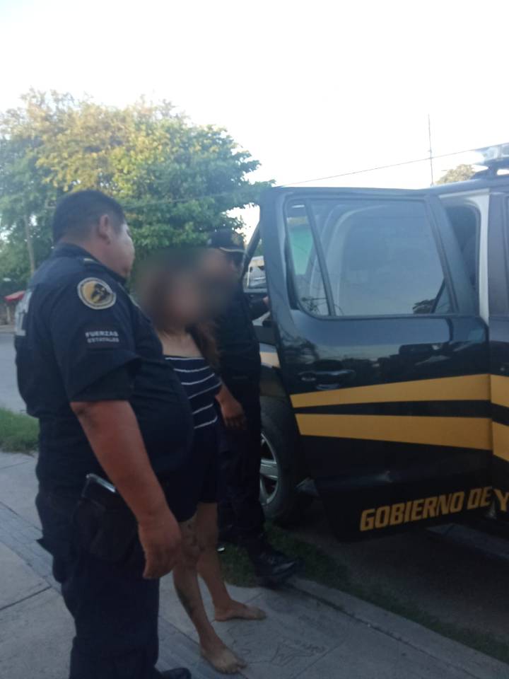 Mujer detenida por agredir a otra en calles de la Col. Roble Agrícola de Mérida