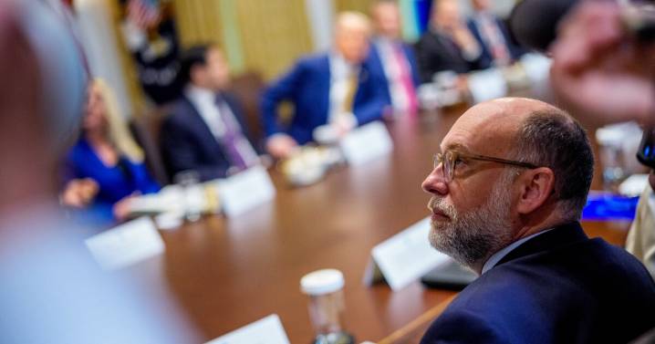 White House threatens layoffs -- not furloughs -- if the government shuts down