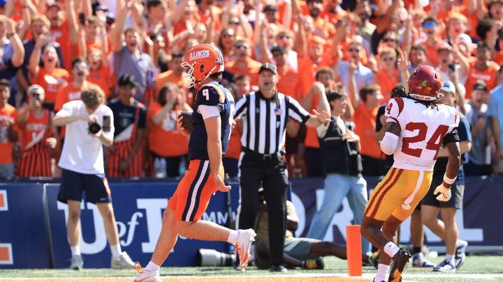 Illinois edges Southern California 34
