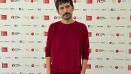 Gabriel Azorín debuta en Venecia desmontando la masculinidad: "Los hombres pasamos mucho tiempo juntos, pero no nos decimos lo que realmente nos importa o nos da miedo"