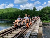 Qué es el rail biking: la atracción de ecoturismo para conocer el otro lado de ciudades como Nueva York