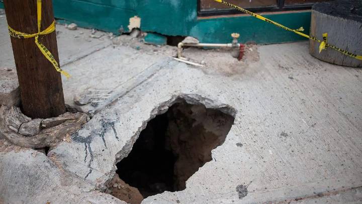 Socavón causó daños al interior de una vivienda en el Barrio de Tlaxcala