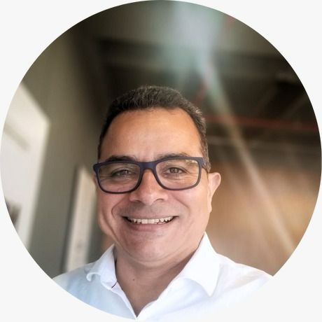 Egresados: aliados, no clientes.