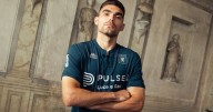 Serie A: Johan Vásquez renueva y será el capitán del Genoa hasta 2028