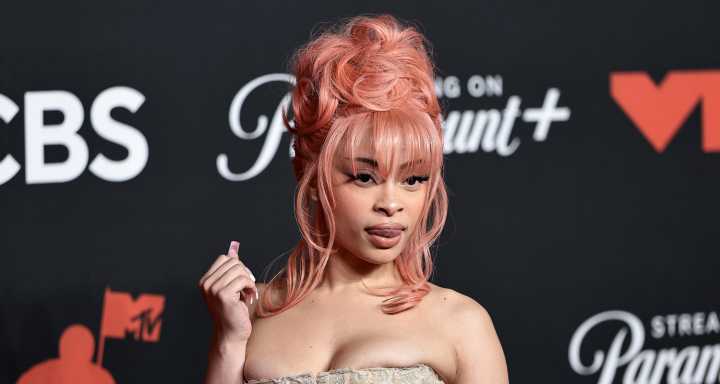 Ice Spice Rocks Pink Hair & Corset on VMAs 2025 Red Carpet | 2025 MTV VMAs, Ice Spice, MTV VMAs