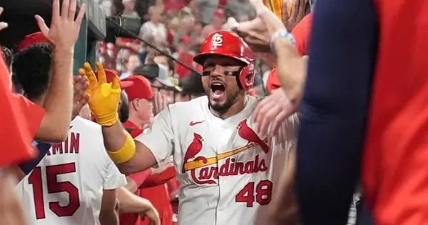 Ganan Cardenales ante los Atléticos