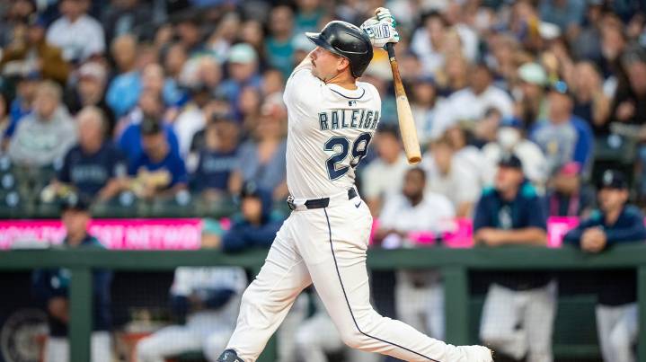Cal Raleigh adds to historic season with 59th HR vs. Rockies