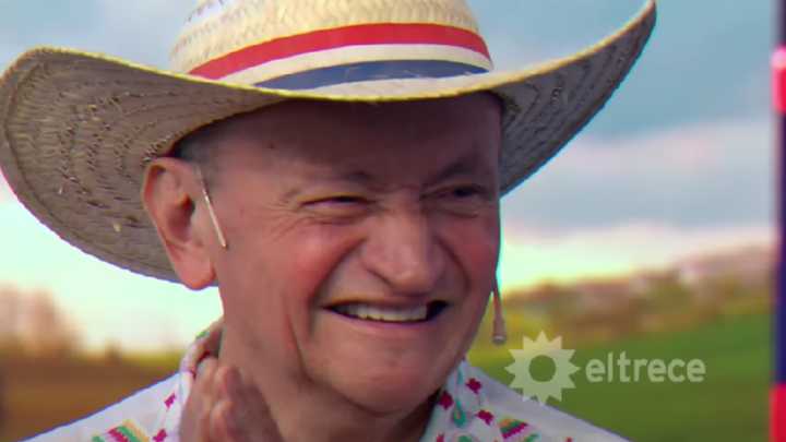 El vecino de Ezeiza que toca el arpa en el Tren Roca y sorpendió a Guido Kaczka en su programa