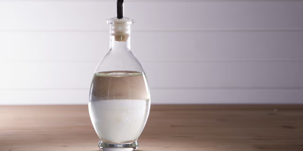 Este es el ingrediente de cocina que te ayuda a eliminar manchas y olores de pipí de mascotas