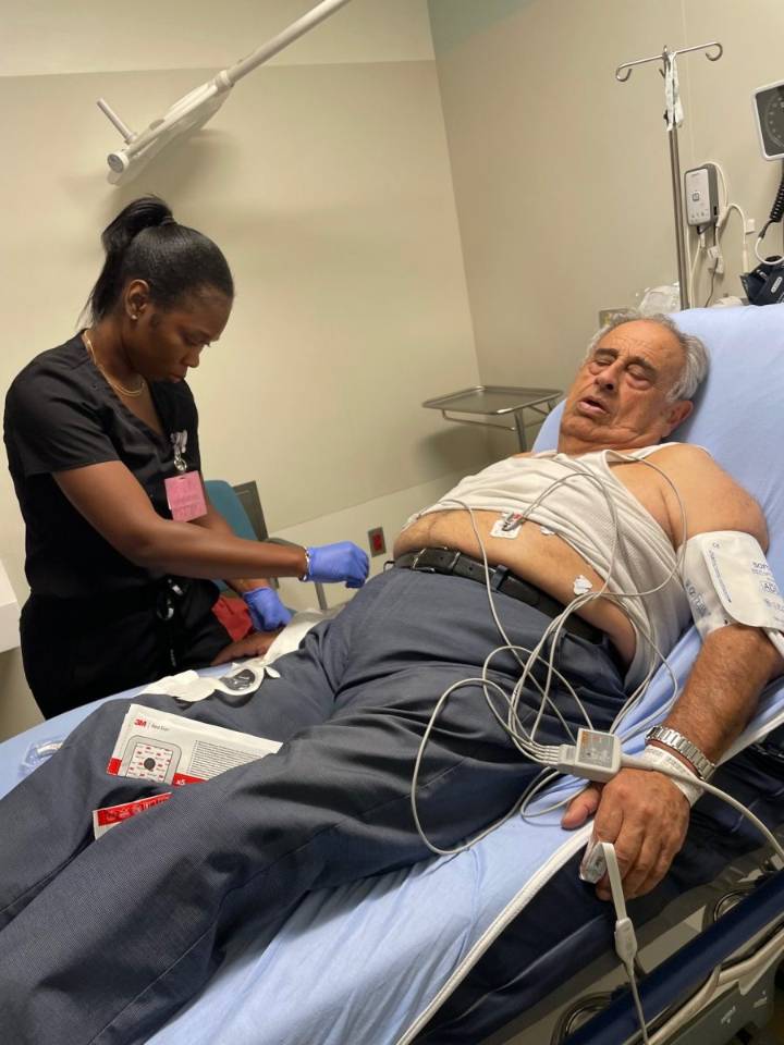 Inmigrante de 79 años entabla demanda millonaria contra ICE