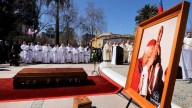 Fieles y religiosos despidieron al obispo Alejandro Goic en Rancagua