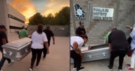 Un ataúd y 386 veladoras; exigen identificación de cuerpos hallados en crematorio Plenitud en Ciudad Juárez