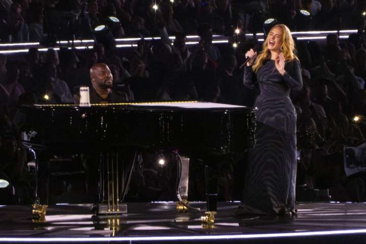 Cele|bitchy | Adele is reportedly in talks for the 2026 Super Bowl Halftime Show