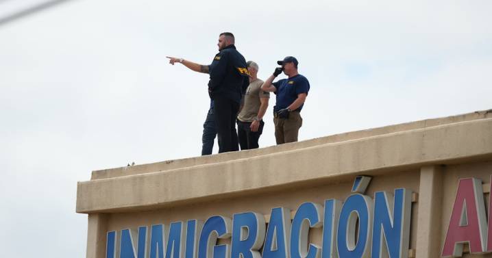 Muere mexicano herido en ataque a oficina de ICE en Dallas; suman dos detenidos fallecidos