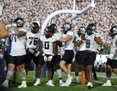 Deadspin | No. 6 Oregon overcomes No. 3 Penn State's 'White Out' in double OT