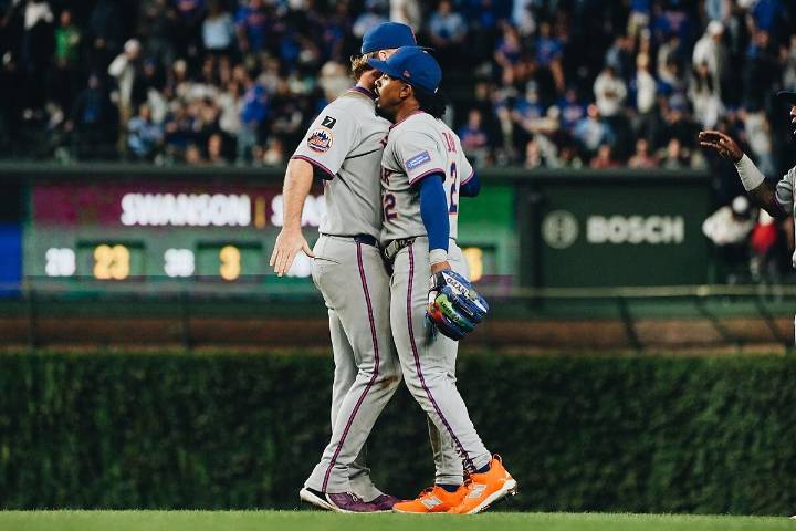 Un histórico Home Run y una insólita jugada mantienen en la pelea a los Mets