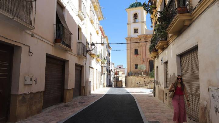 Lorca pone coto a la acumulación de enseres en los balcones