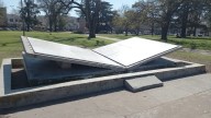 El monumento a Sarmiento constituye un real peligro de accidente