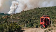 El incendio de Peñalba ingresa en Segovia y obliga a desalojar Riofrío de Riaza y La Pinilla