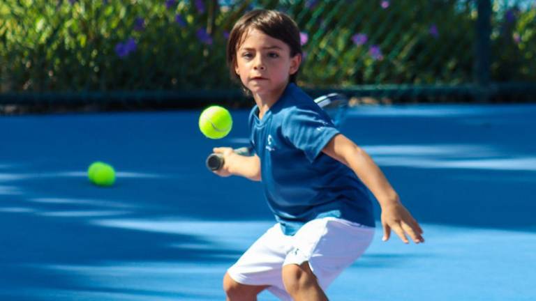 Disfrutan fanáticos del ‘deporte blanco’ de la primera etapa del Circuito de Tenis Imdem