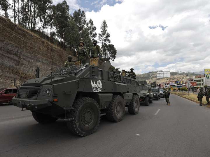Doce militares heridos y 17 retenidos en protesta en que murió un manifestante en Ecuador